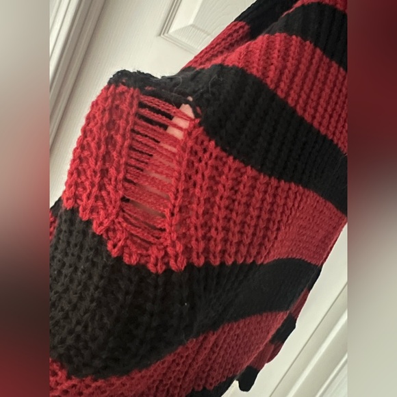 Cold Shoulder Distressed Striped Long Sleeve Sweater - Shein Curve - Picture 4 of 10